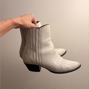 & Other Stories White Croc-Embossed Western Ankle Boots | Pointed Toe | EU 39